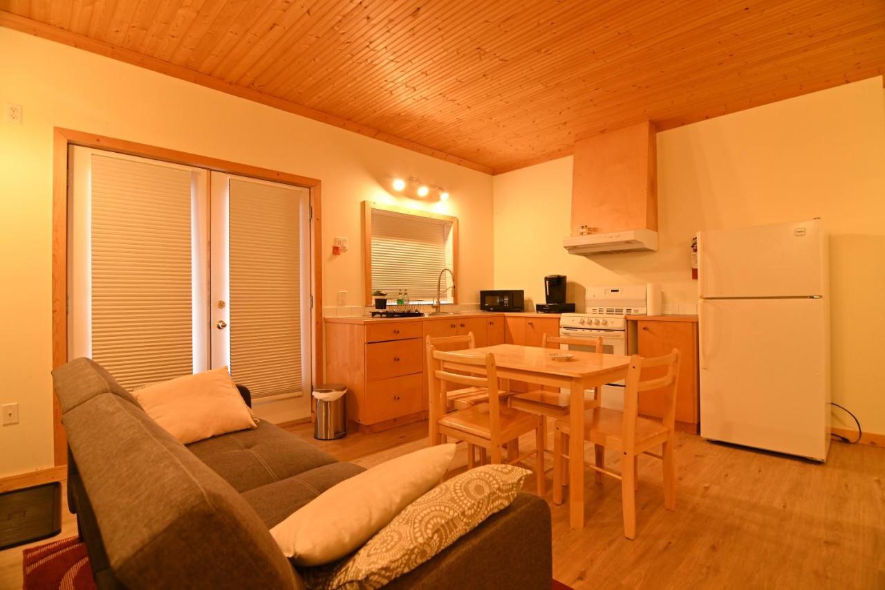 Kaleido Lodge Yukon Уайтхорс Екстериор снимка
