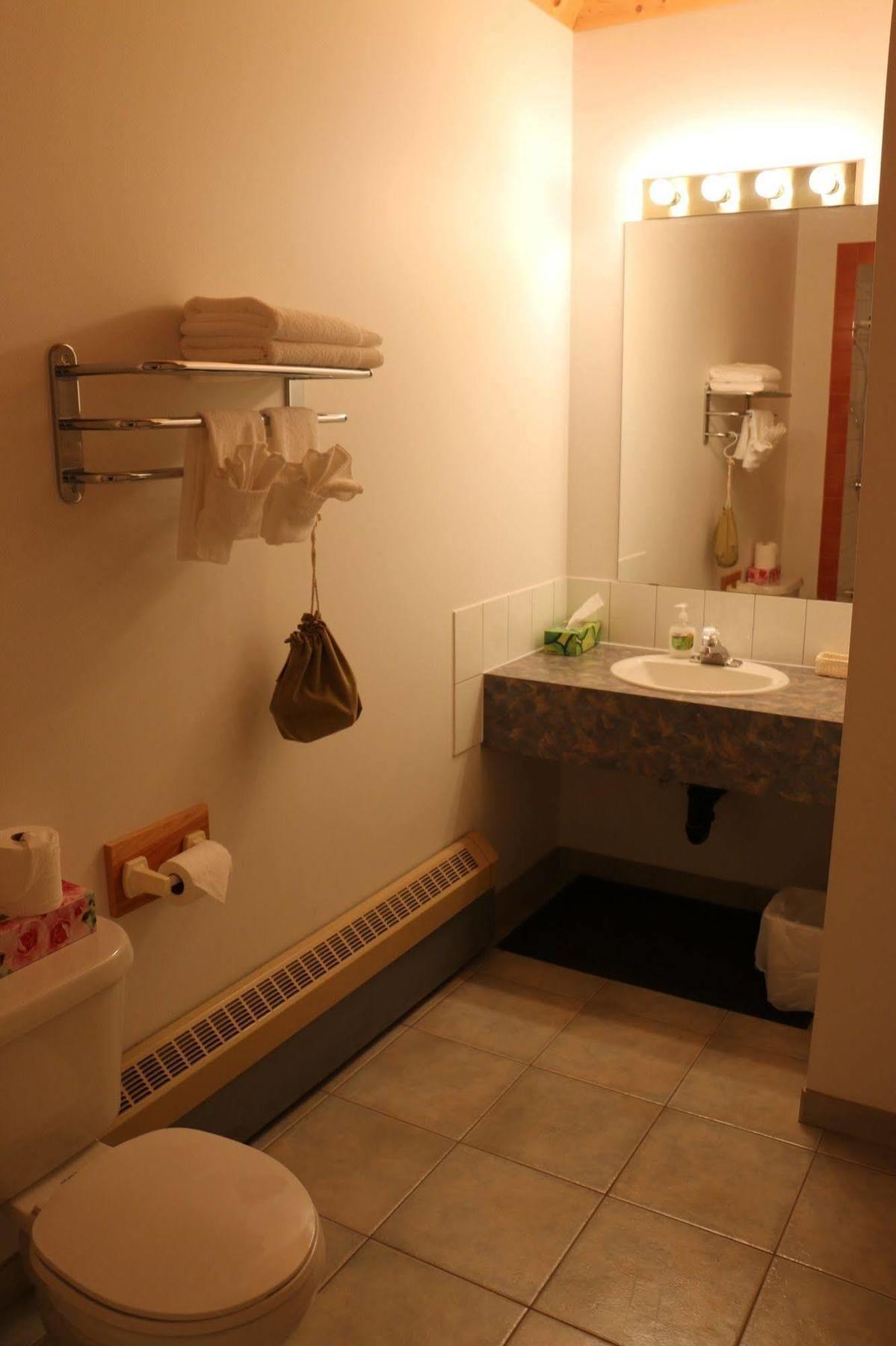 Kaleido Lodge Yukon Уайтхорс Екстериор снимка